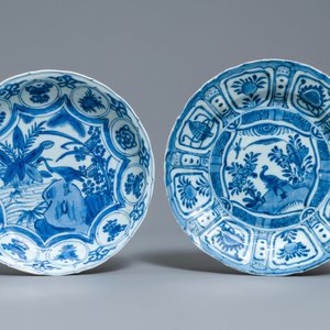 A Chinese blue and white kraak porcelain 'ducks' charger and two plates, Wanli — photo 4