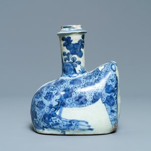 A Chinese blue and white kraak porcelain frog-shaped kendi, Wanli — photo 4