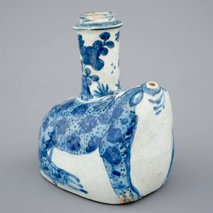 A Chinese blue and white kraak porcelain frog-shaped kendi, Wanli — photo 14
