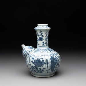 A Chinese blue and white 'kraak' porcelain kendi, Wanli — photo 2