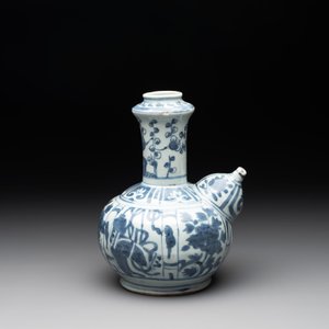 A Chinese blue and white 'kraak' porcelain kendi, Wanli — photo 4