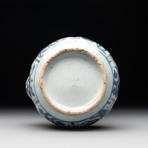 A Chinese blue and white 'kraak' porcelain kendi, Wanli — photo 7