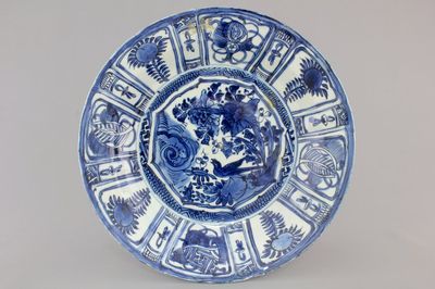 A Chinese blue and white kraak porcelain plate with a bird, Wan-Li, Ming Dynasty