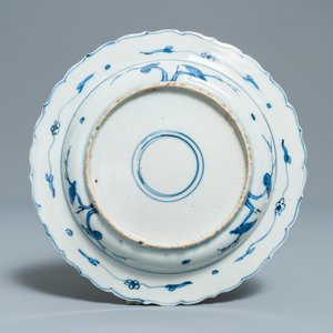 A Chinese blue and white kraak porcelain plate with a landscape, Wanli — photo 2