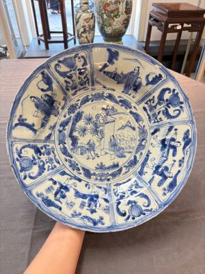 A Chinese blue and white 'kraak' 'Wang Xizhi' dish, Wanli — foto 1