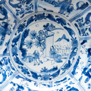 A Chinese blue and white 'kraak' 'Wang Xizhi' dish, Wanli — foto 2