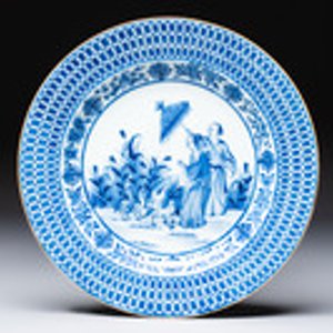 A Chinese blue and white 'La Dame au Parasol' plate after Cornelis Pronk, Qianlong — 照片 1