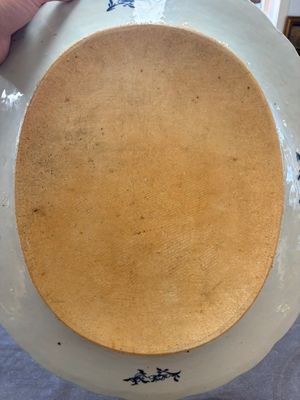 A Chinese blue and white 'ladies in a garden' serving dish, Qianlong — 照片 10