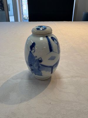 A Chinese blue and white 'ladies playing go' tea caddy and cover, Kangxi — photo 1