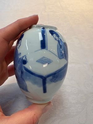 A Chinese blue and white 'ladies playing go' tea caddy and cover, Kangxi — photo 3