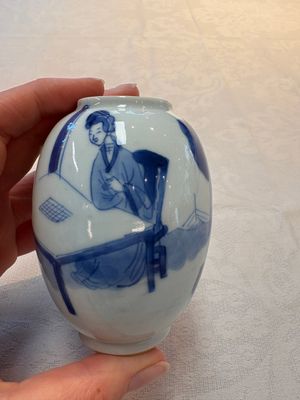 A Chinese blue and white 'ladies playing go' tea caddy and cover, Kangxi — photo 4