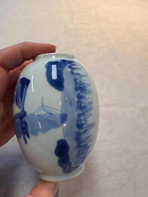 A Chinese blue and white 'ladies playing go' tea caddy and cover, Kangxi — photo 5