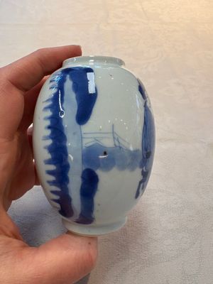 A Chinese blue and white 'ladies playing go' tea caddy and cover, Kangxi — photo 7