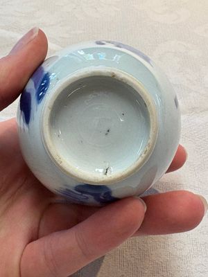 A Chinese blue and white 'ladies playing go' tea caddy and cover, Kangxi — photo 9