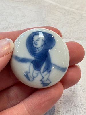 A Chinese blue and white 'ladies playing go' tea caddy and cover, Kangxi — photo 10