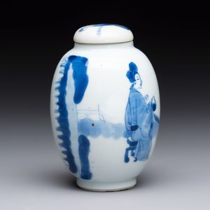 A Chinese blue and white 'ladies playing go' tea caddy and cover, Kangxi — photo 4