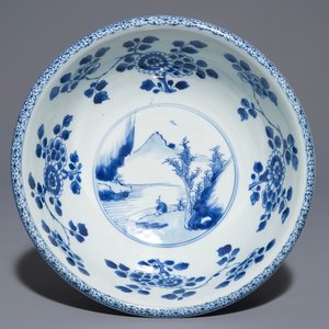 A Chinese blue and white 'landscape' bowl, Yongzheng/Qianlong — photo 1