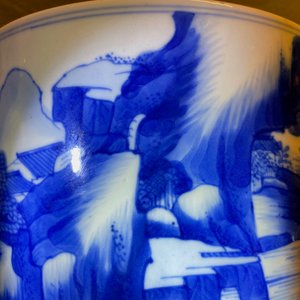 A Chinese blue and white 'landscape' brush pot, bitong, Kangxi — 照片 8