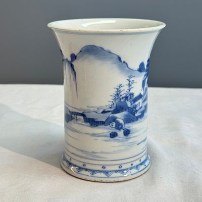 A Chinese blue and white 'Landscape' brushpot (Bitong) — photo 4