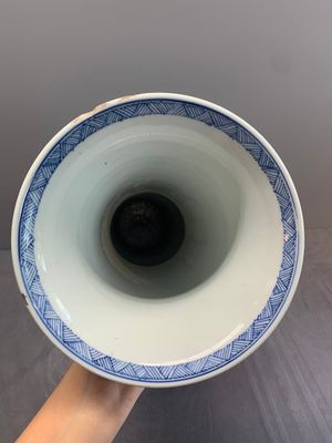 A Chinese blue and white 'landscape' 'gu' vase, Kangxi — photo 5