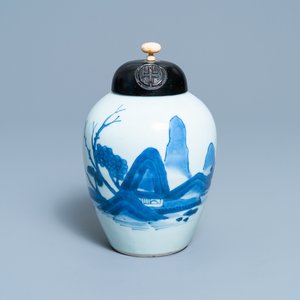 A Chinese blue and white 'landscape' jar, Transitional period — 照片 1