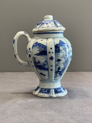 A Chinese blue and white 'landscape' mustard jar and cover, Transitional period — photo 1