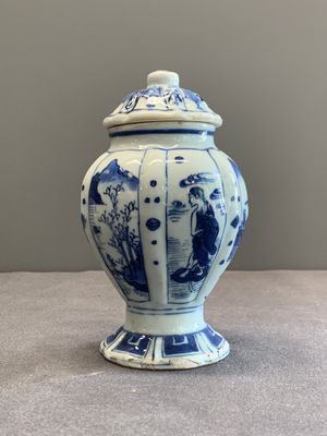 A Chinese blue and white 'landscape' mustard jar and cover, Transitional period — photo 2