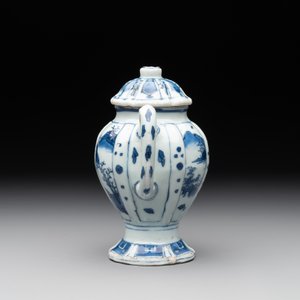 A Chinese blue and white 'landscape' mustard jar and cover, Transitional period — photo 4
