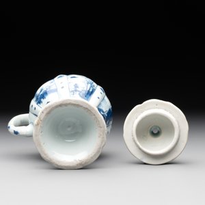 A Chinese blue and white 'landscape' mustard jar and cover, Transitional period — photo 6