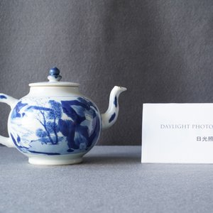 A Chinese blue and white 'landscape' teapot and cover, Kangxi — 照片 9