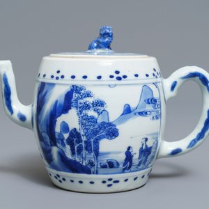 A Chinese blue and white 'landscape' teapot and cover, Kangxi — 照片 2