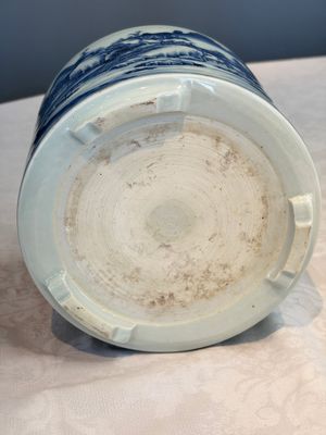 A Chinese blue and white 'Landscape' tripod censer — photo 7