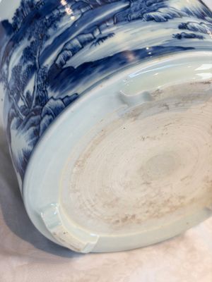 A Chinese blue and white 'Landscape' tripod censer — photo 8