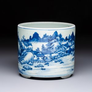 A Chinese blue and white 'Landscape' tripod censer — photo 2
