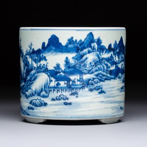 A Chinese blue and white 'Landscape' tripod censer — photo 3