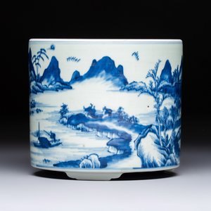 A Chinese blue and white 'Landscape' tripod censer — photo 5