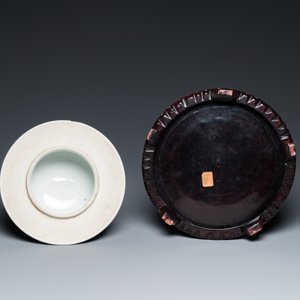 A Chinese blue and white 'landscape' vase, a covered vase and a jardinière, 19th C. — photo 9
