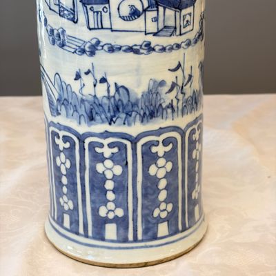 A Chinese blue and white 'Landscape' vase and a pair of 'Birds among Flowering Branches' vases — 照片 5