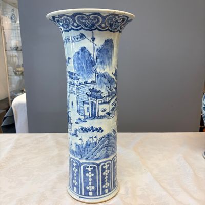 A Chinese blue and white 'Landscape' vase and a pair of 'Birds among Flowering Branches' vases — 照片 6