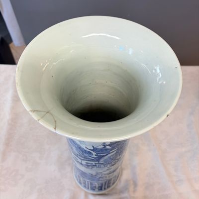 A Chinese blue and white 'Landscape' vase and a pair of 'Birds among Flowering Branches' vases — 照片 8