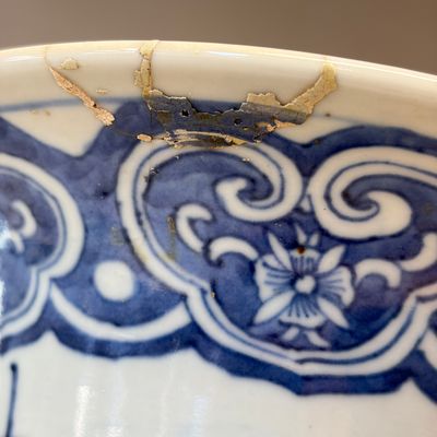 A Chinese blue and white 'Landscape' vase and a pair of 'Birds among Flowering Branches' vases — 照片 10