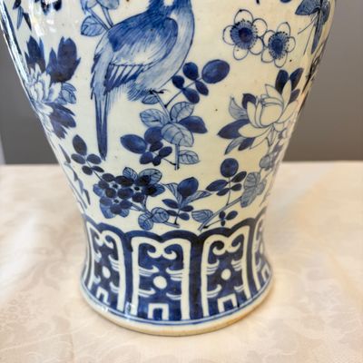 A Chinese blue and white 'Landscape' vase and a pair of 'Birds among Flowering Branches' vases — 照片 19