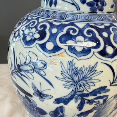 A Chinese blue and white 'Landscape' vase and a pair of 'Birds among Flowering Branches' vases — 照片 23