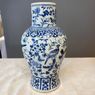 A Chinese blue and white 'Landscape' vase and a pair of 'Birds among Flowering Branches' vases — 照片 24