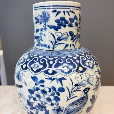 A Chinese blue and white 'Landscape' vase and a pair of 'Birds among Flowering Branches' vases — 照片 25