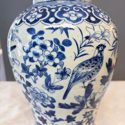 A Chinese blue and white 'Landscape' vase and a pair of 'Birds among Flowering Branches' vases — 照片 26