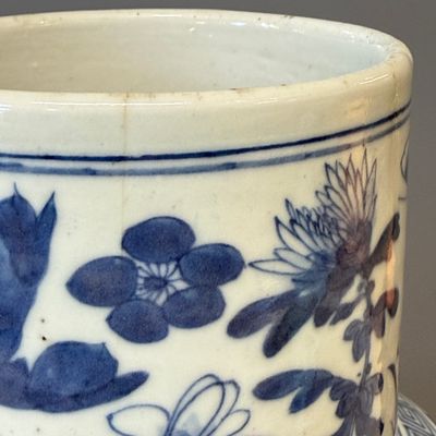A Chinese blue and white 'Landscape' vase and a pair of 'Birds among Flowering Branches' vases — 照片 40