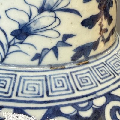 A Chinese blue and white 'Landscape' vase and a pair of 'Birds among Flowering Branches' vases — 照片 41
