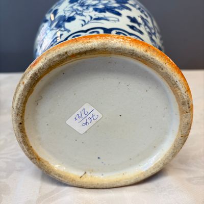 A Chinese blue and white 'Landscape' vase and a pair of 'Birds among Flowering Branches' vases — 照片 43