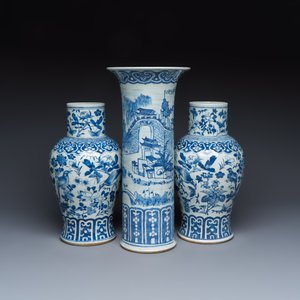 A Chinese blue and white 'Landscape' vase and a pair of 'Birds among Flowering Branches' vases — 照片 1